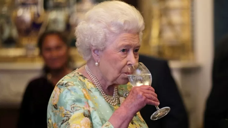 Chá? Que nada! Conheça os drinks consumidos pela Rainha Elizabeth II
